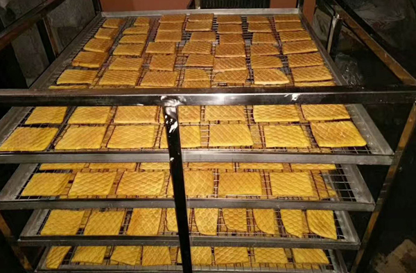 烟熏完成的豆干